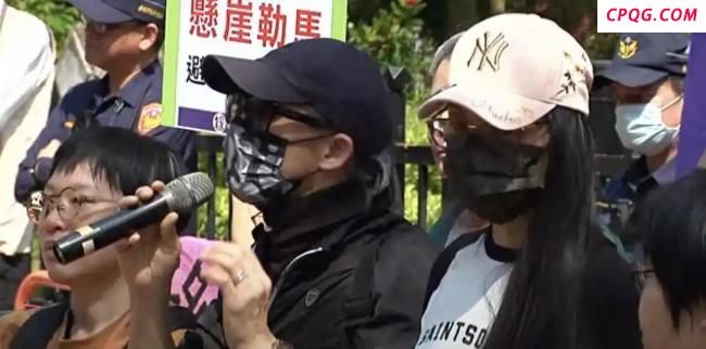 陆配博主“亚亚”独自一人回到大陆