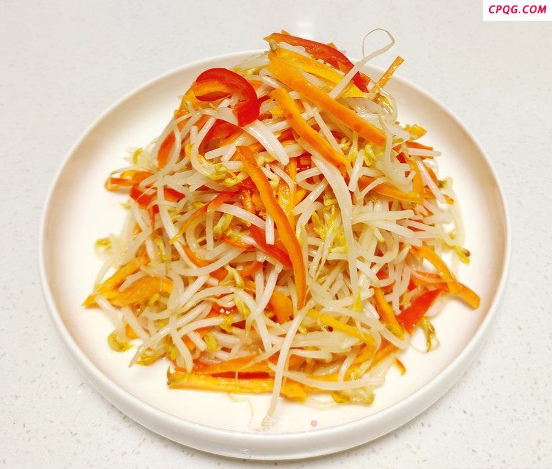 红尖椒炒豆芽的做法