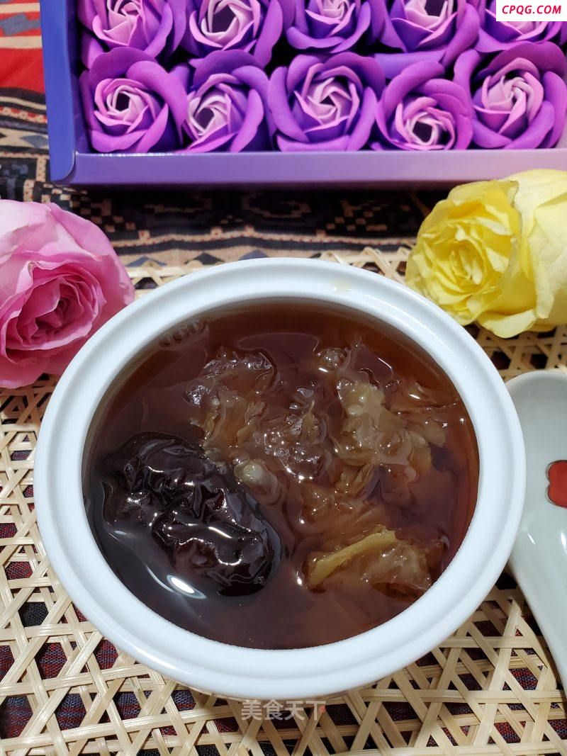 黑糖炖红枣银耳的做法