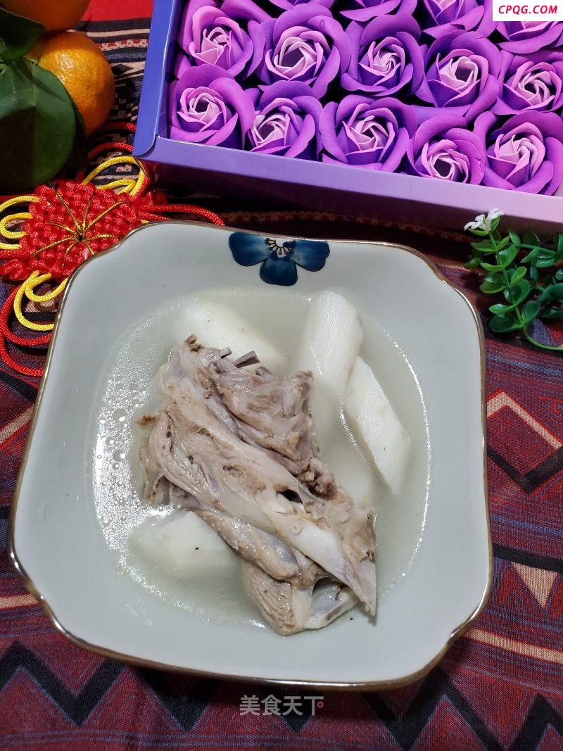 鸭骨架煲山药的做法