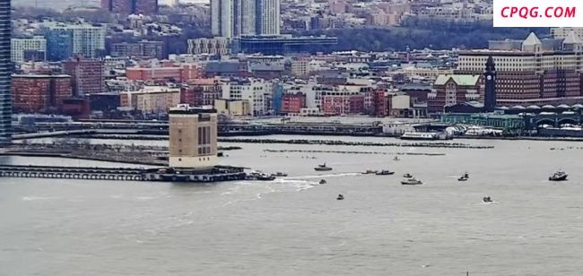 纽约一架直升机坠河 至少3人死亡
