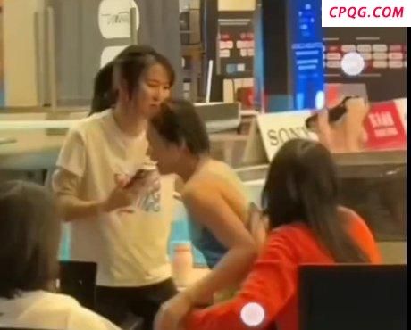 陈若琳辅导全红婵还兼顾与郭晶晶交流 跳水女王温馨互动