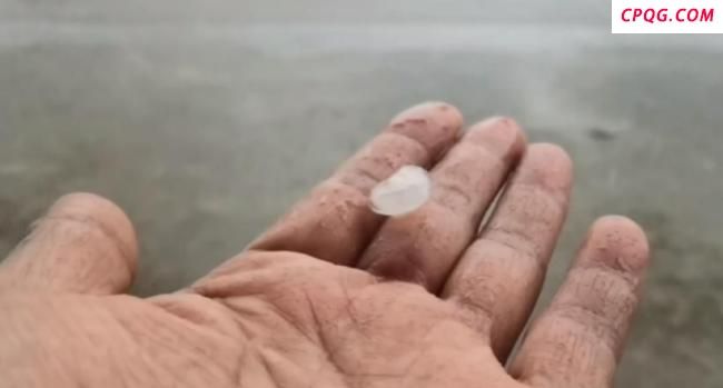 湖北多地遭遇冰雹雷雨大风 强对流天气来袭