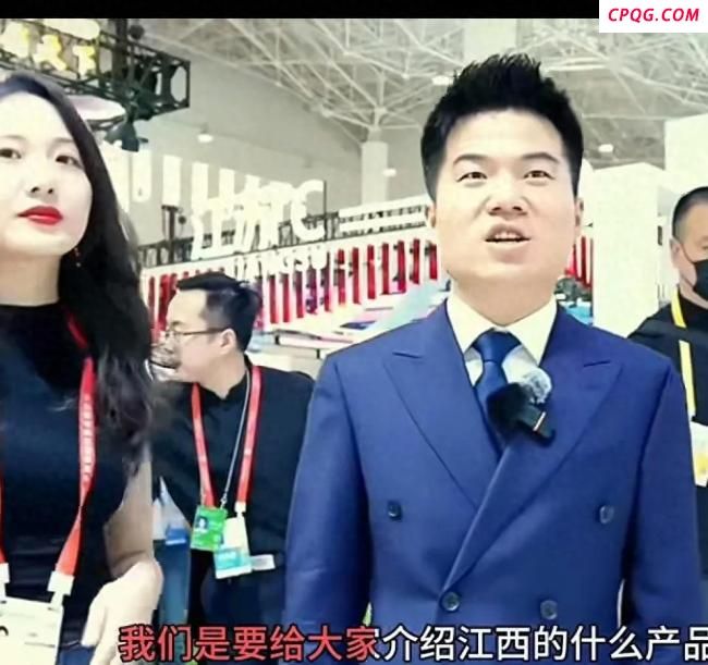 消博会首日董宇辉现身江西馆