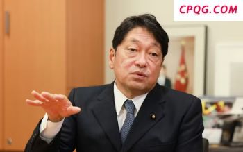人民币对美元中间价调贬 小幅波动引发关注