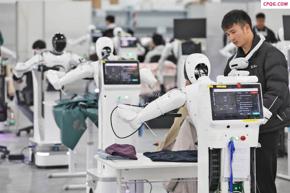 全球首个人形机器人半马冠军诞生！小米、优必选是背后大股东，雷