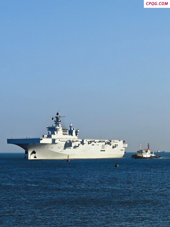 海南舰“回家”抵达海南码头
