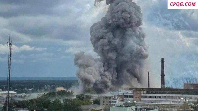 俄军巨型军火库爆炸是怎么回事 10万吨弹药或全报销