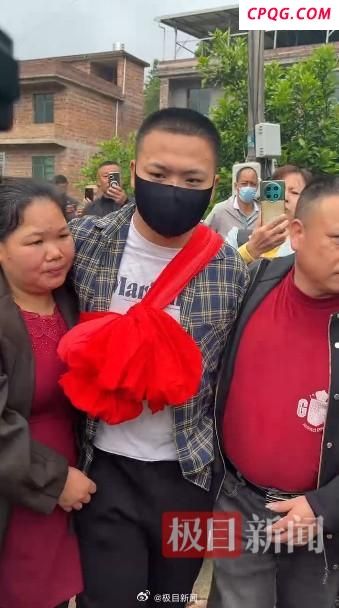 人贩子梅姨仍未落网 钟彬21年后回家团圆