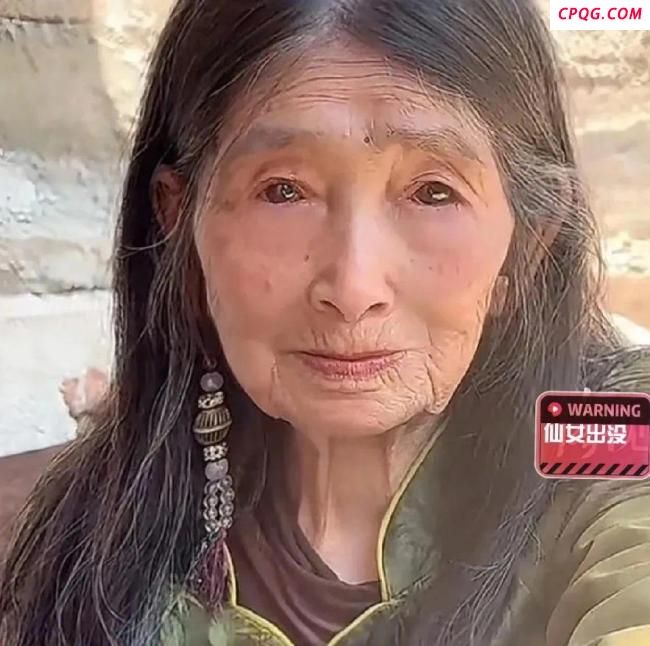 一眼惊艳的彝族奶奶！90岁彝族奶奶的神仙颜值