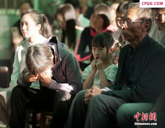 航天员家乡父老看神二十发射