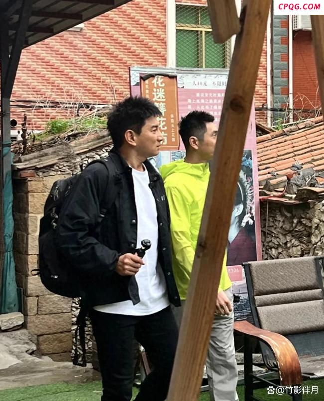 吴奇隆现身泉州体验簪花文化 传统文化的温暖传递者
