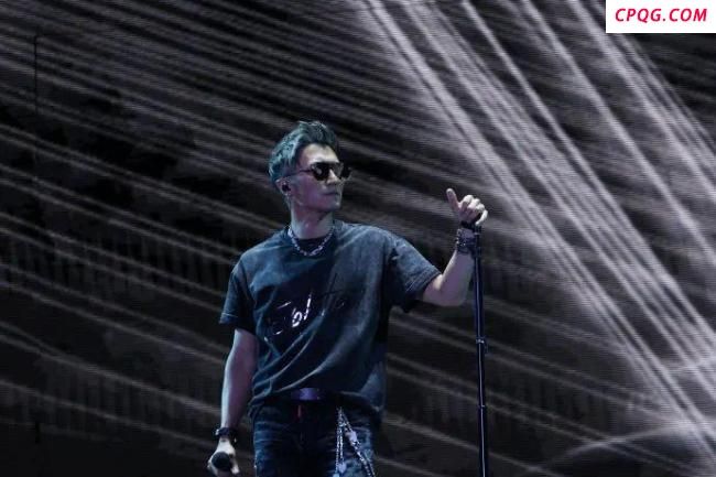 谢霆锋香港演唱会 80多位明星助阵