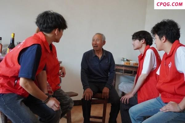 重庆大学生在玩新的社会实践 传承铁人精神