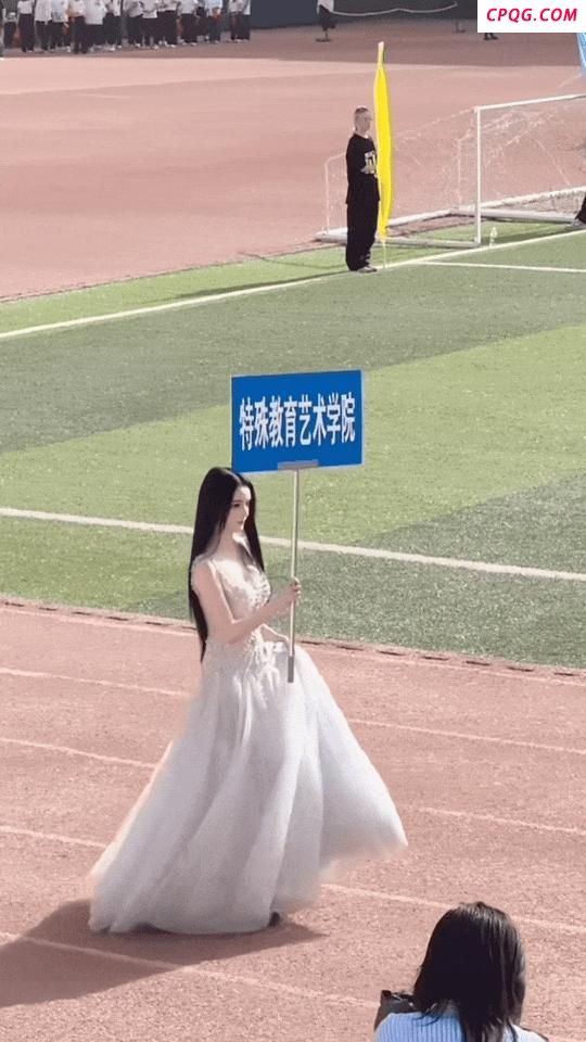 媒体专访长相完美被质疑的听障女生 回应整形与AI脸争议