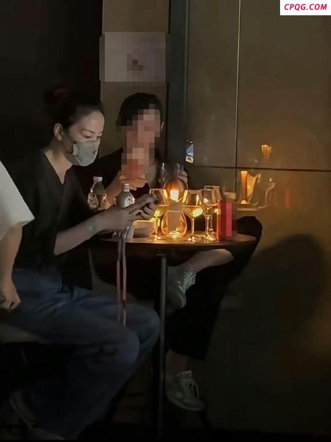 谢霆锋转发王菲看他演唱会的博文 港娱半壁江山齐聚