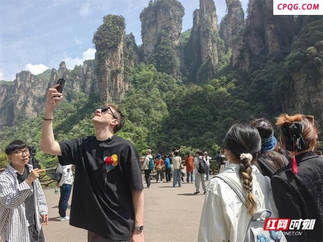 埃文·凯尔打卡张家界 探索奇山异水之美
