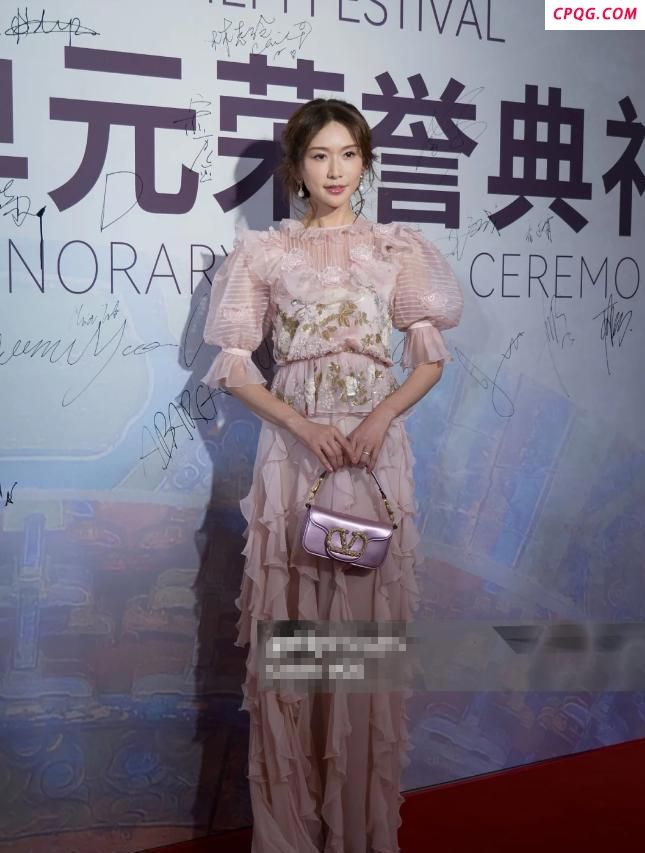 北京国际电影节闭幕红毯 明星风采各异引发热议