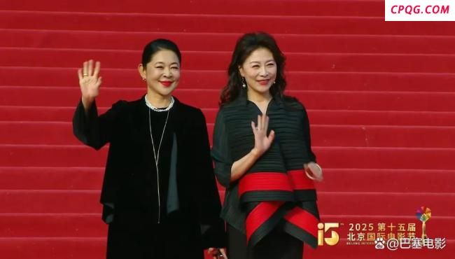 马丽北影节闭幕红毯状态 温婉星光裙亮眼