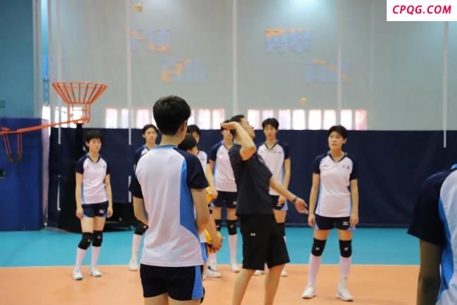 从男排自由人到青训教练：他扎根青训20年 用匠心托起中国女排的未来！