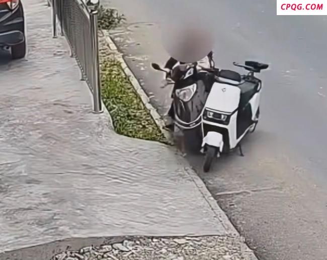 老人睡着撞车对方主动补偿