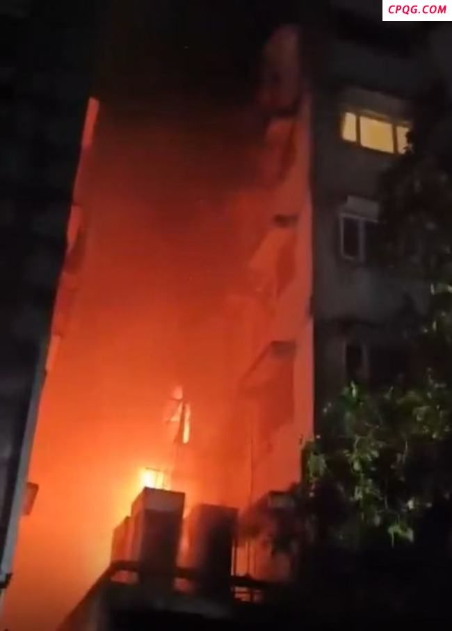 印度加尔各答一酒店起火 已致14人死亡