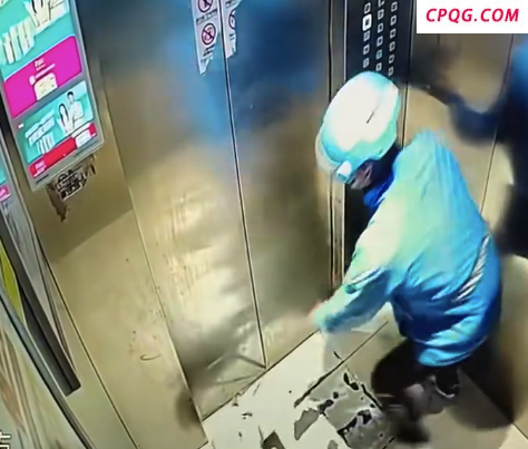 外卖小哥避免了一起事故发生 网友：还好及时出手了