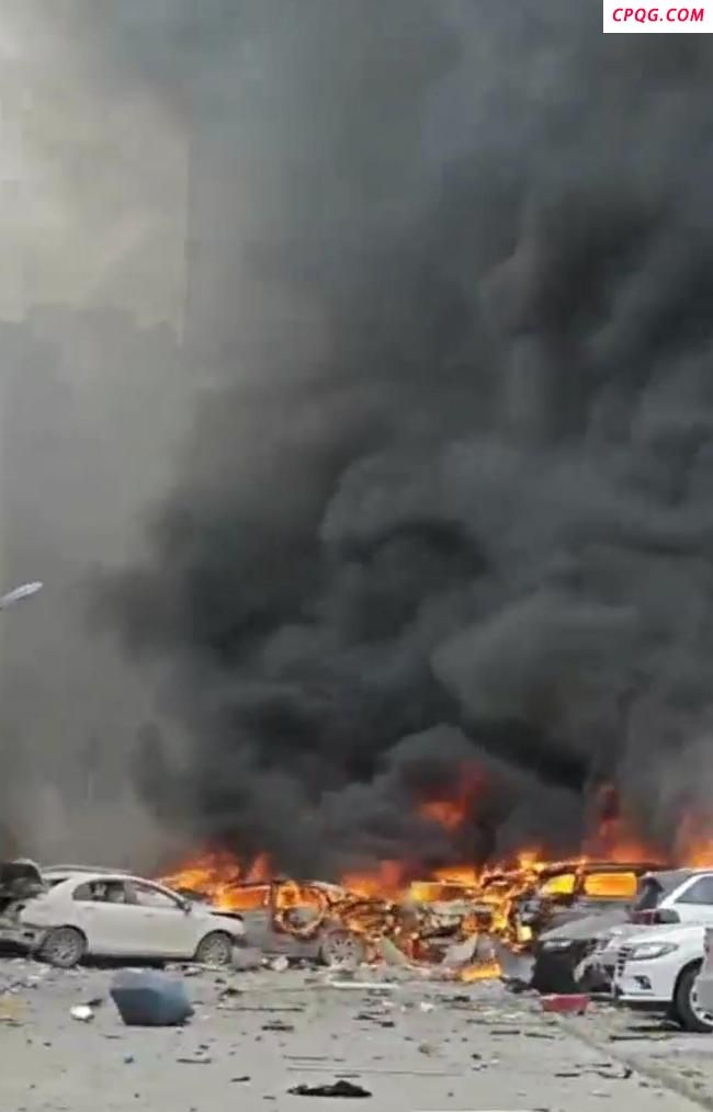 太原一居民小区突发爆炸 一男子上身伤痕累累 