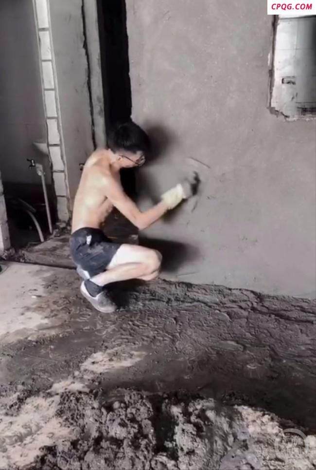 搬砖挣200万小伙不想孩子走自己的路 希望后代好好读书