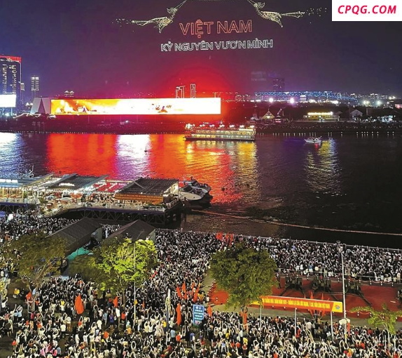 刷新吉尼斯世界纪录！10518架深圳无人机点亮越南夜空