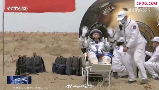 航天员回地球第一顿吃牛肉面和火烧 致敬中国航天人