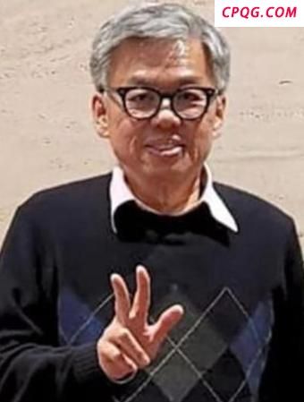 新加坡前外交官在澡堂偷拍男学生