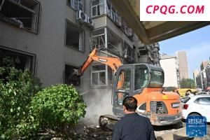员工拒签空白合同遭解雇，法院判公司赔偿5.2万 维护劳动者权益