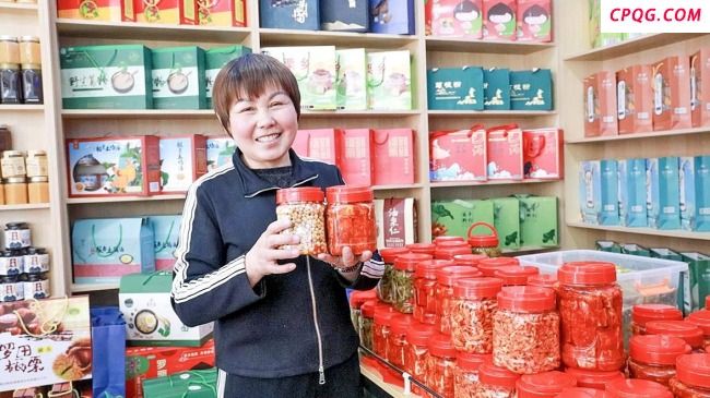 “最帅乞丐”拒当模特：乞讨更轻松