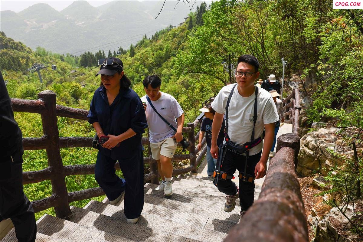 98元租一双AI登山机器腿 恩施大峡谷外骨骼机器人正式投运