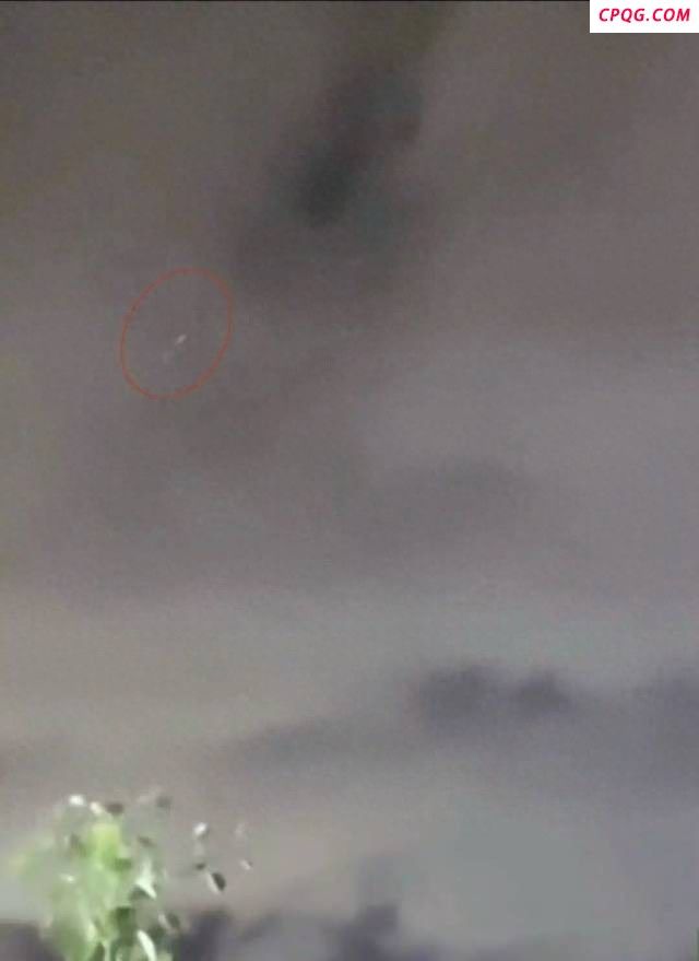 夜空出现条状不明飞行物？专家解读