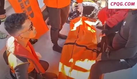 中国女游客为捞相机命丧印尼海底 深海悲剧引发关注