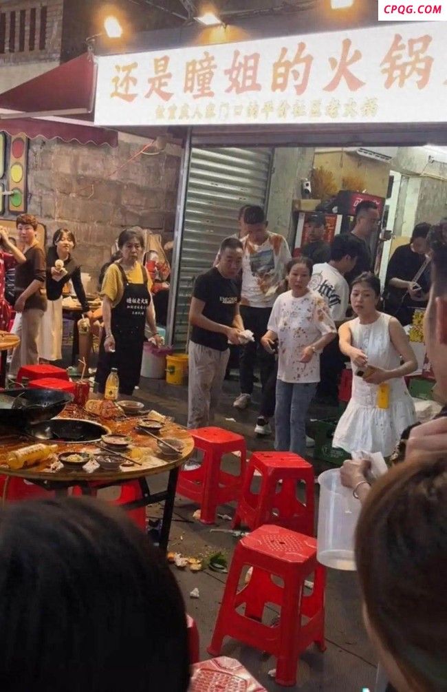 火锅店老板哽咽回应猫咪五一走了！