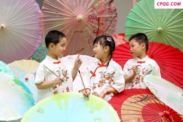 福建福州：妙笔油纸伞 传承非遗梦