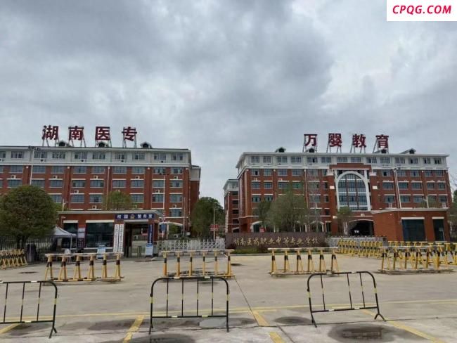 女生实习时晕倒摔断4颗牙齿