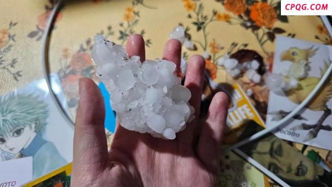 西安下冰雹 狂风暴雨引发关注