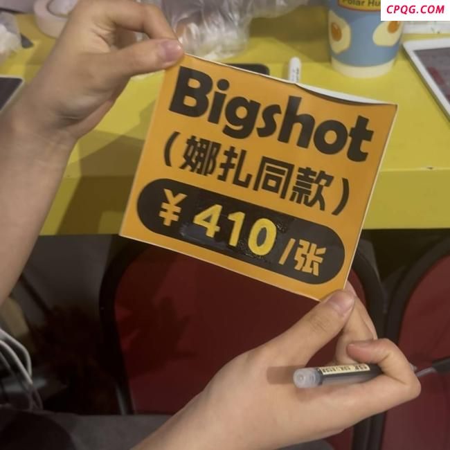 撕拉片相纸带火同款滤镜，直接把年轻人拿捏得死死的