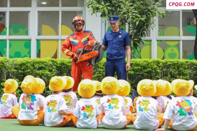福建福州：萌娃学消防 安全伴成长