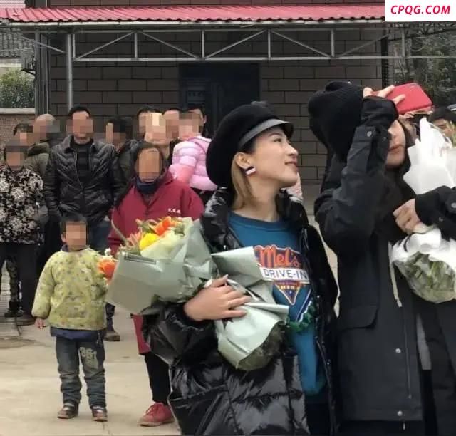 欧阳娜娜回到老家江西吉安 体验非遗文化笑容甜