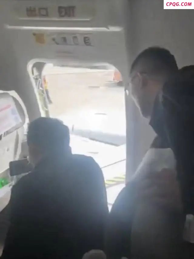 打开飞机安全出口会面临什么处罚