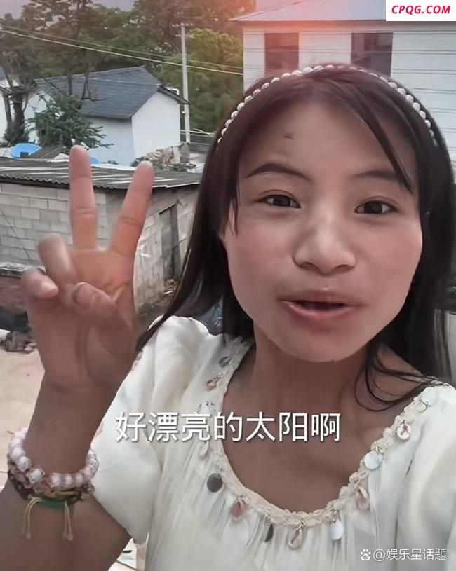 网红小英在直播中怒斥“小三” 婚姻危机公开反击