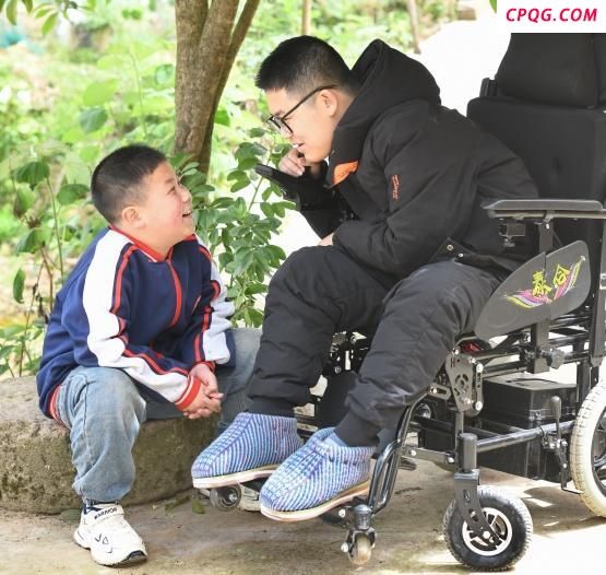 两儿子患罕见病 90后妈妈死磕到底 十年坚守点亮希望