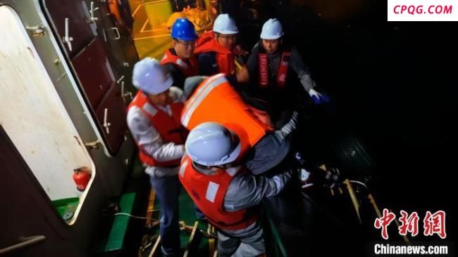 广西钓鱼船翻沉遇险人员获救 紧急救援显成效