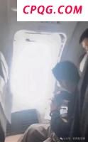 男孩母亲节帮妈妈卖空花店 鲜花传递爱意
