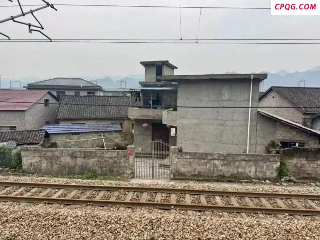 火车穿村被撞身亡者最小仅1岁半 铁路部门加强安全措施